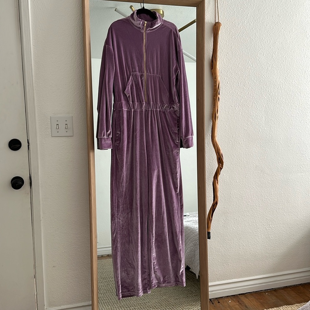 FABLETICS VELOUR LILAC NEW WIDE LEG JUMPSUIT Large/ with pockets.